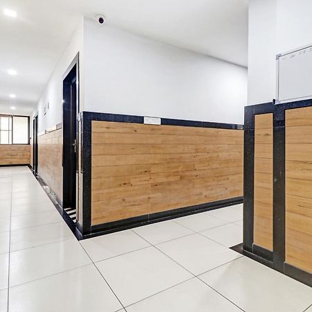 Oyo Townhouse 595 Majestic Inn Kochi Ngoại thất bức ảnh