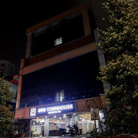 Oyo Townhouse 595 Majestic Inn Kochi Ngoại thất bức ảnh