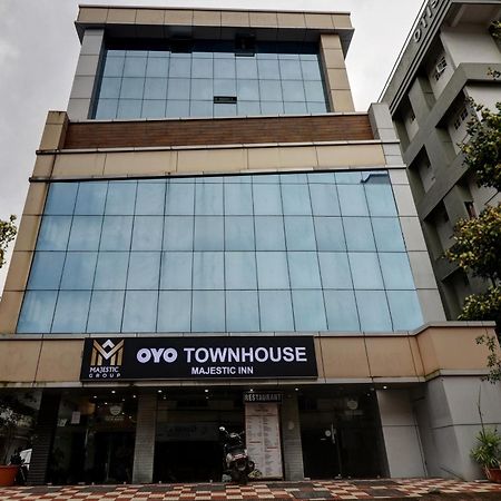 Oyo Townhouse 595 Majestic Inn Kochi Ngoại thất bức ảnh