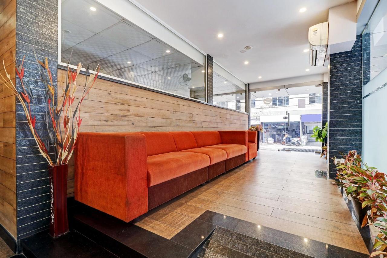 Oyo Townhouse 595 Majestic Inn Kochi Ngoại thất bức ảnh