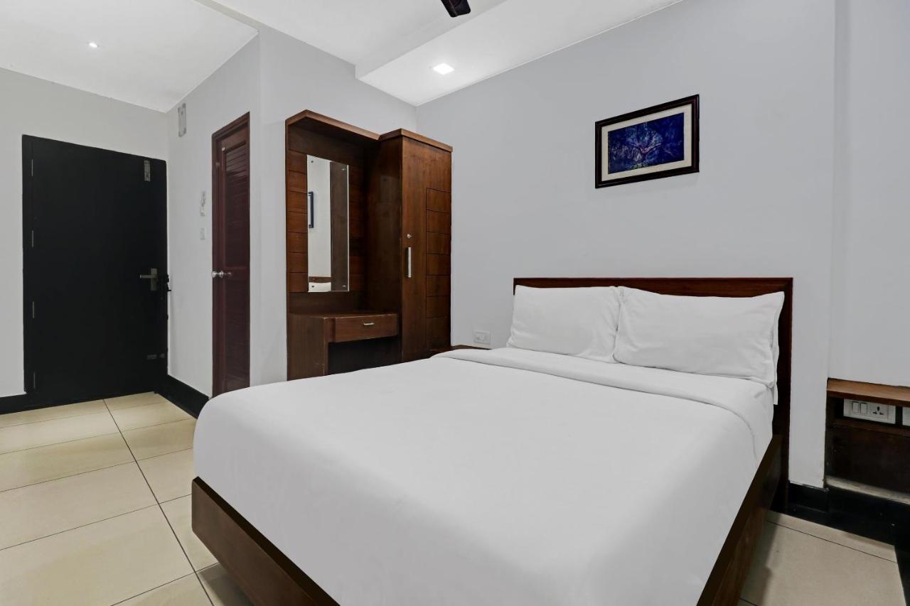 Oyo Townhouse 595 Majestic Inn Kochi Ngoại thất bức ảnh