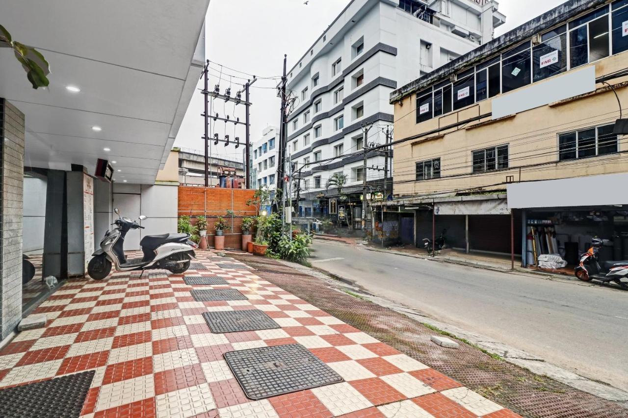 Oyo Townhouse 595 Majestic Inn Kochi Ngoại thất bức ảnh