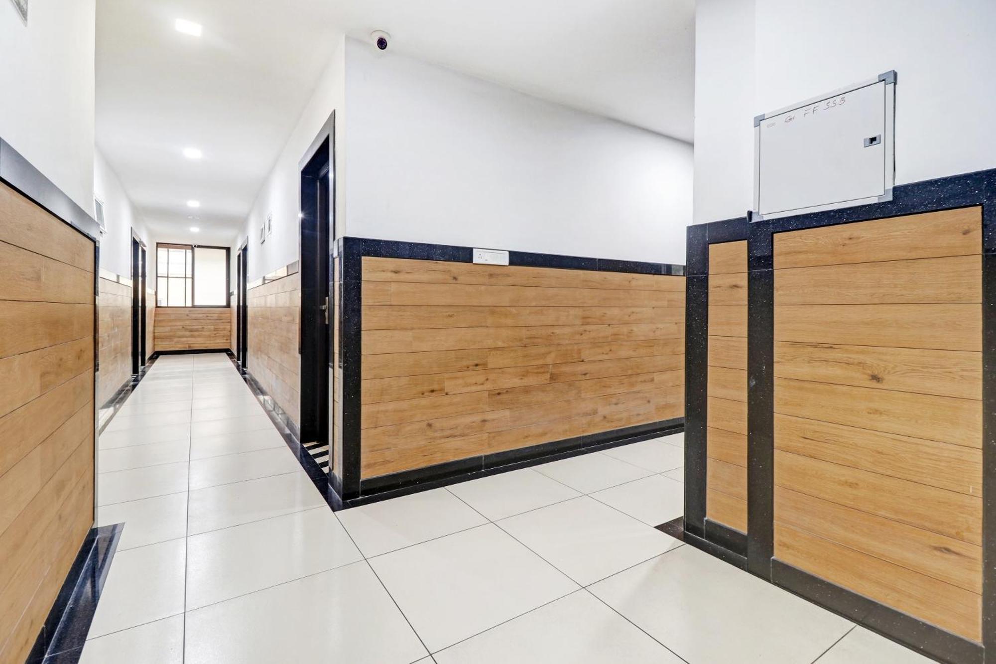 Oyo Townhouse 595 Majestic Inn Kochi Ngoại thất bức ảnh
