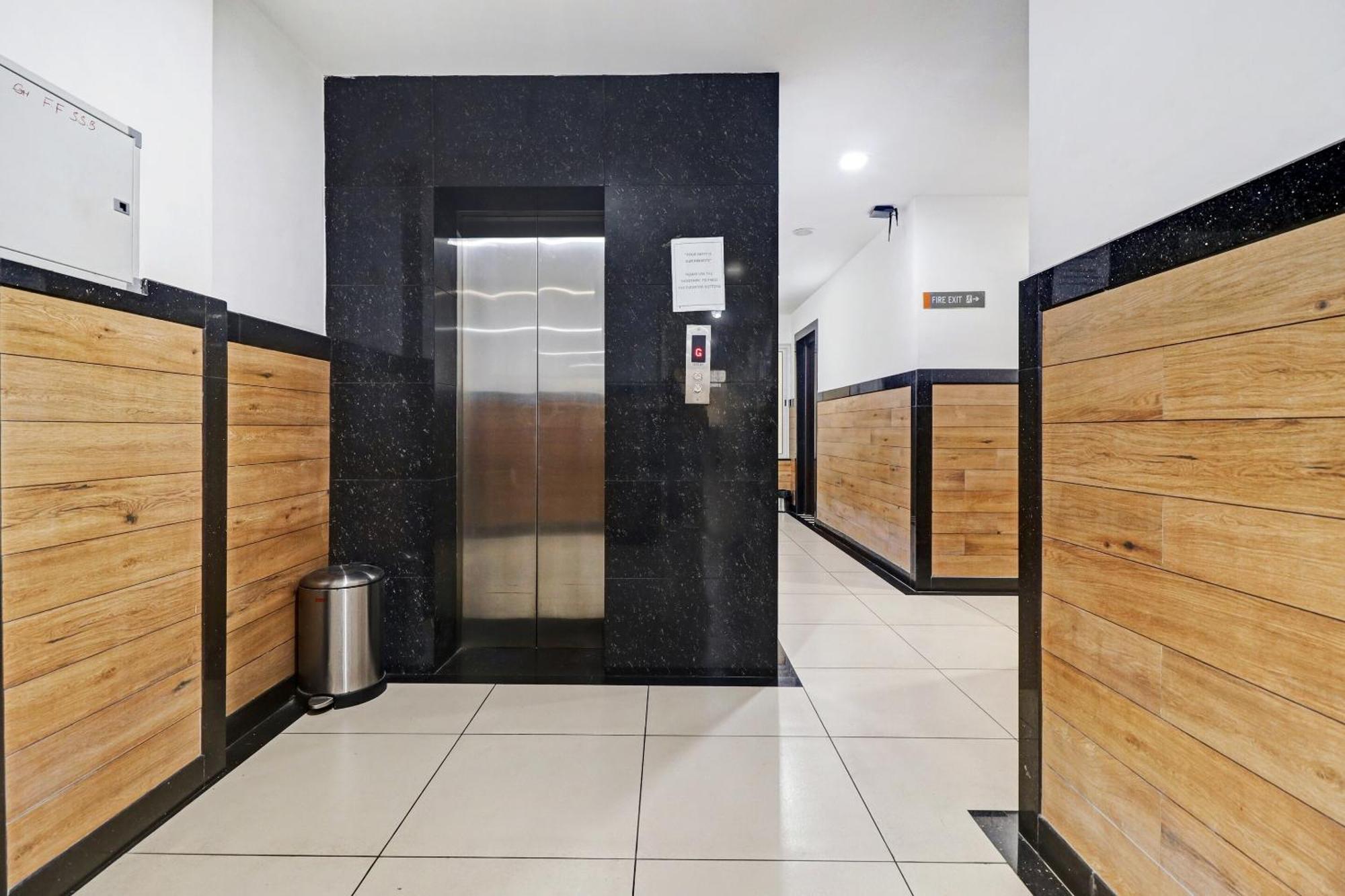 Oyo Townhouse 595 Majestic Inn Kochi Ngoại thất bức ảnh