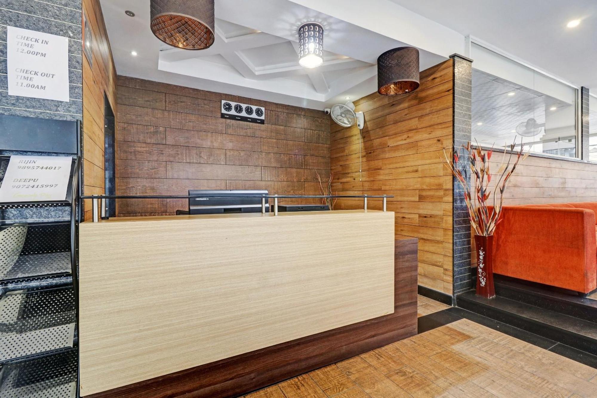Oyo Townhouse 595 Majestic Inn Kochi Ngoại thất bức ảnh