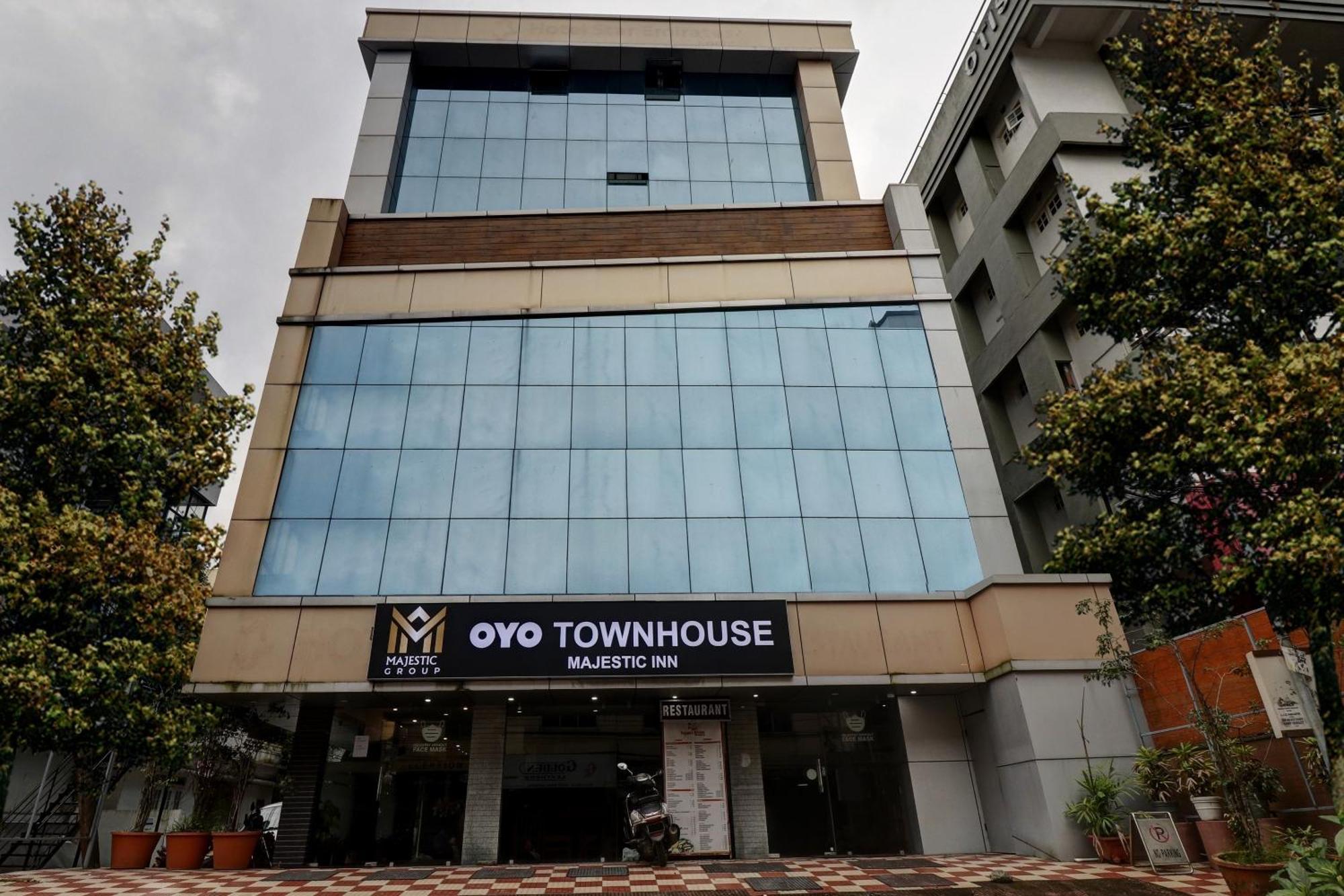 Oyo Townhouse 595 Majestic Inn Kochi Ngoại thất bức ảnh